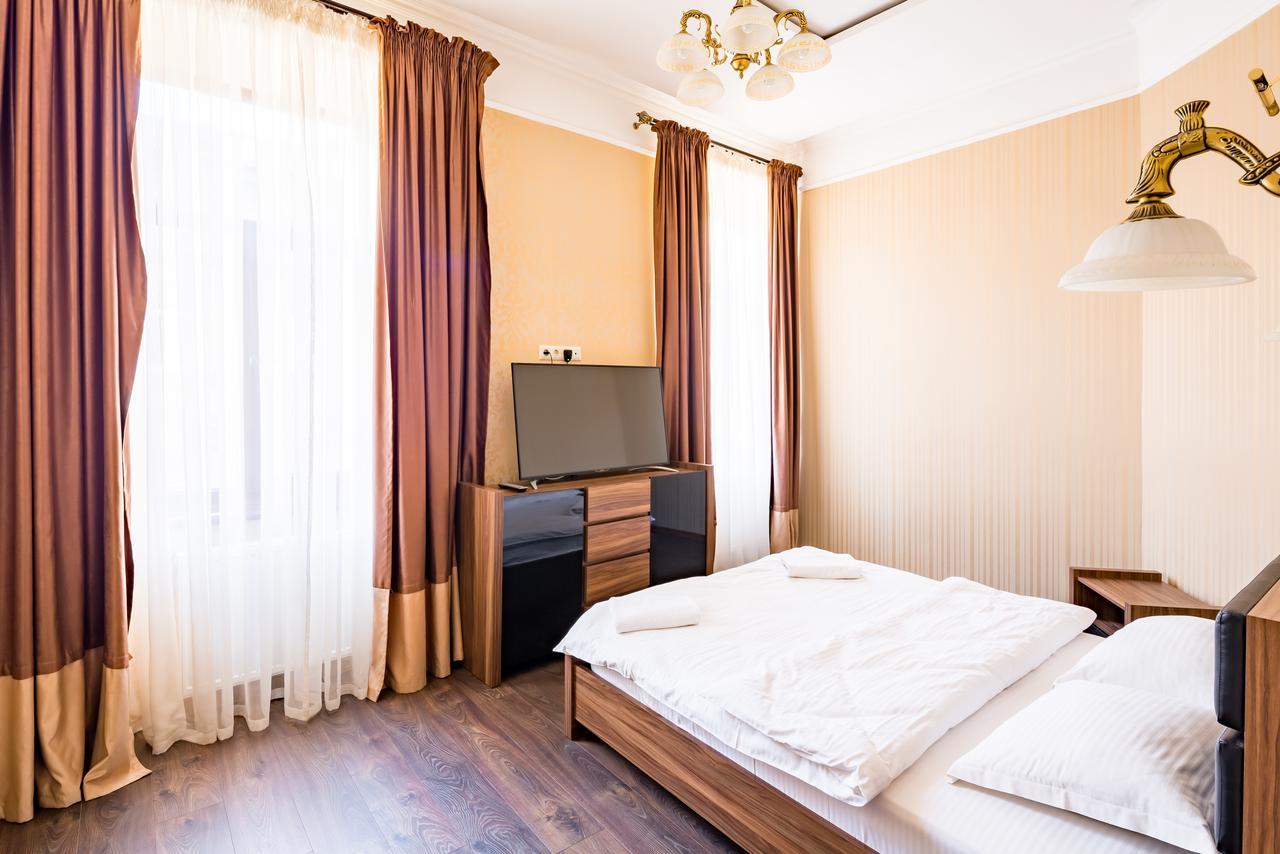 Leogrand On Doroshenka Street 1 إلفيف